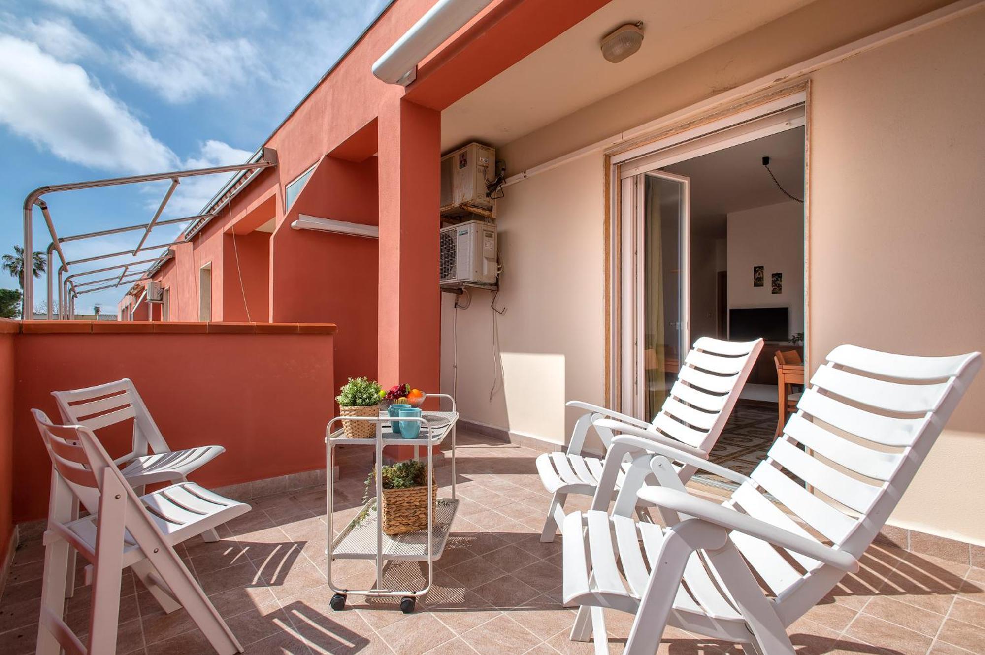 Seaside Serenity Flat With Terrace! Appartamento